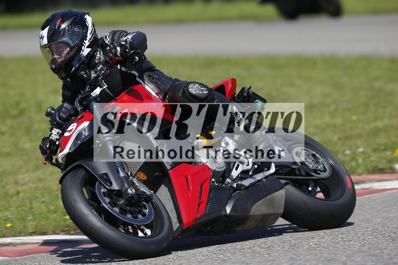 /Archiv-2024/29 12.06.2024 MOTO.CH Track Day ADR/Gruppe blau/35